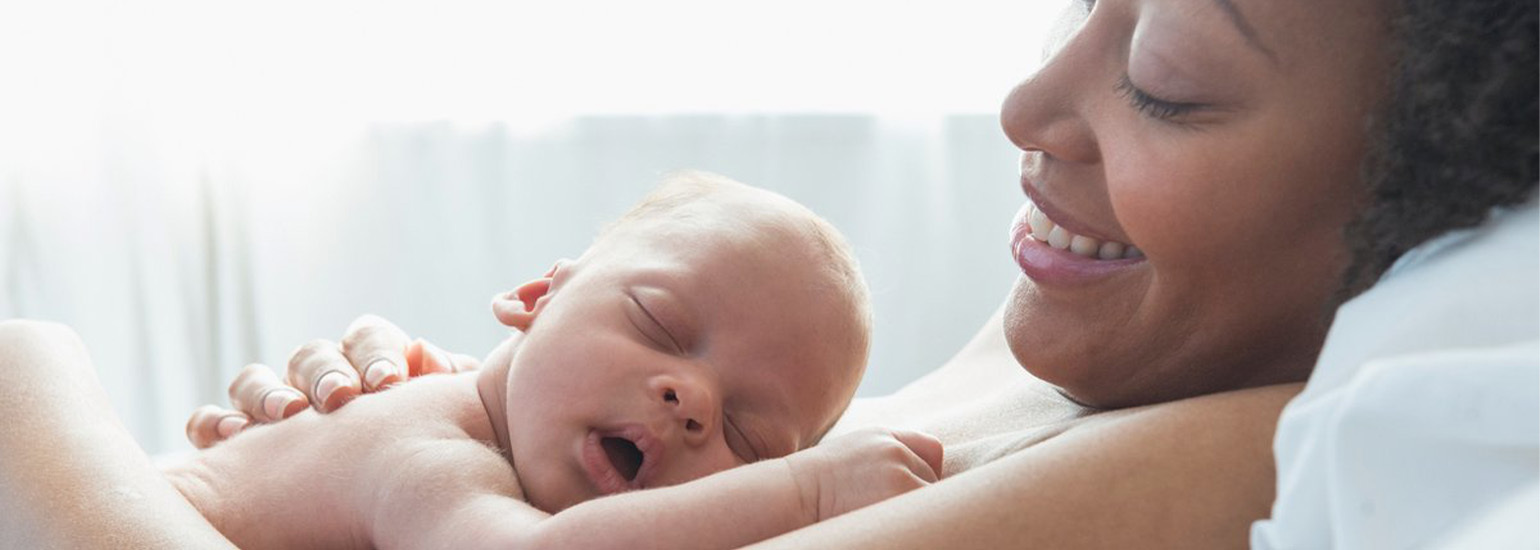 The simple act of snuggling your baby on your bare chest has powerful benefits.
